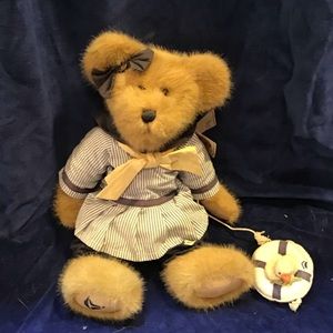 Boyd’s Bears Morgan T. Yachtley, Nautical motif